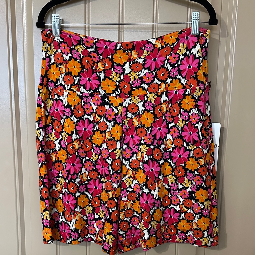CAbi Multicolor Floral Chance Shorts Athletic Soft Stretchy size L New!!